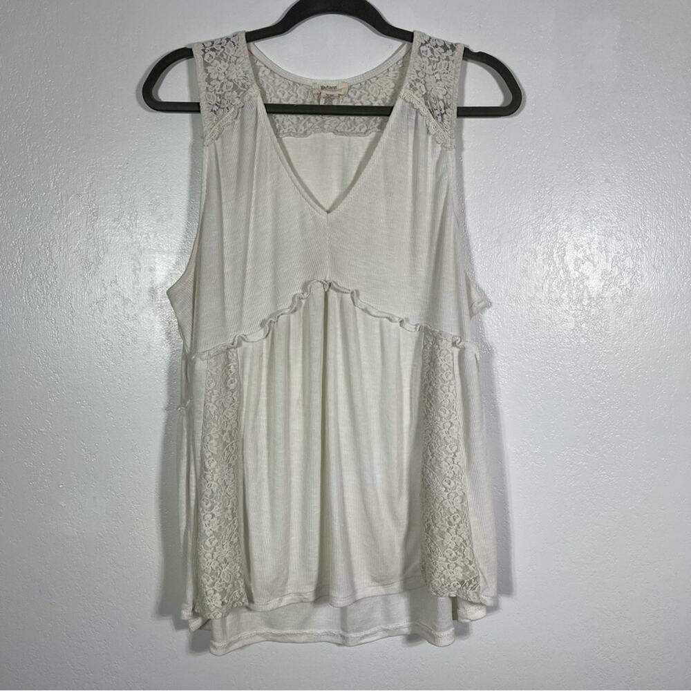 Madison & Berkley Tank Top with Lace Details. Size 1X. In good used condition!